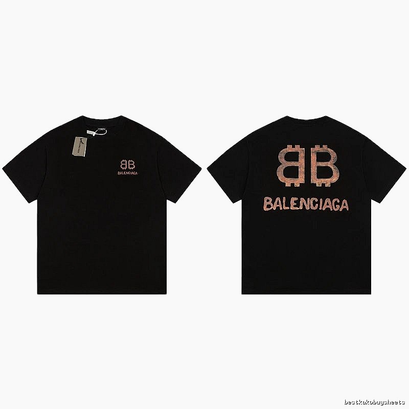 Balenciaga's trendy and cool black T-shirt.