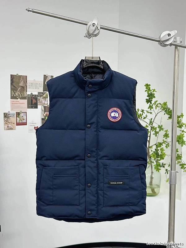 Canada Goose Daily Puffer vest Cream Button Vest for City Outfits