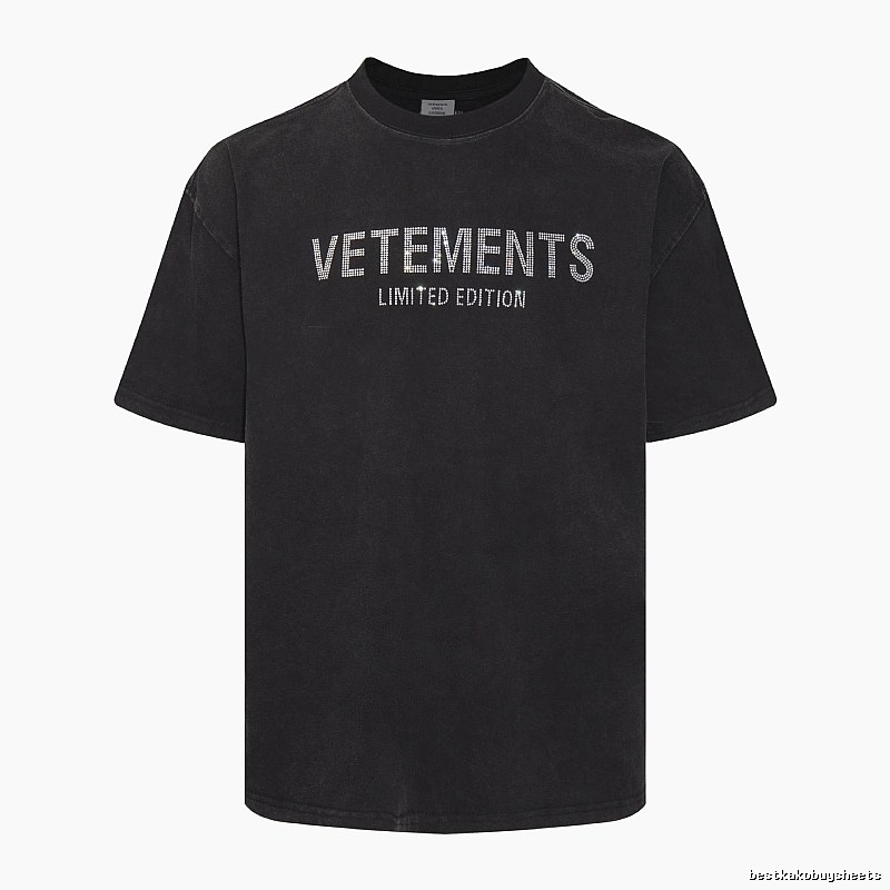 Logo Detail Statement graphic T-shirt Black Colorful Lucky with Relaxed Feel
