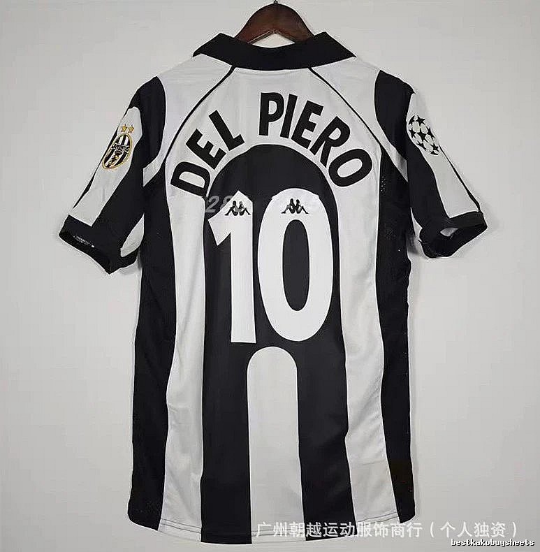 Manchester United Streetwear Beckham #7 soccer jersey White Black Retro with Logo Accent