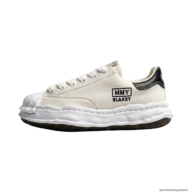 MMY Blakely minimalist style white shoes