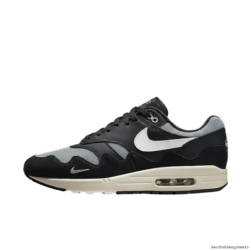Nike Air Max 1 retro black shoes