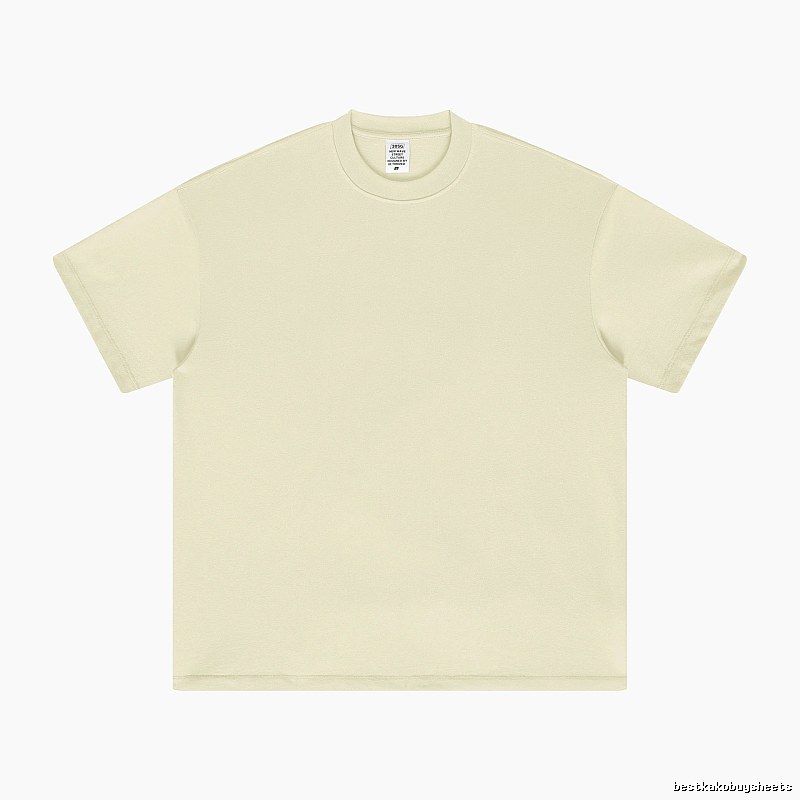 Patterned Plain white T-shirt Minimal White Short with Polished Detail