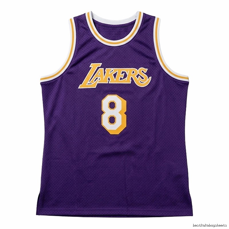 The classic blue jersey of the Michael Jordan.